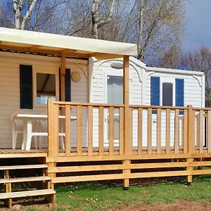 Mobil Au Bord Du Camping